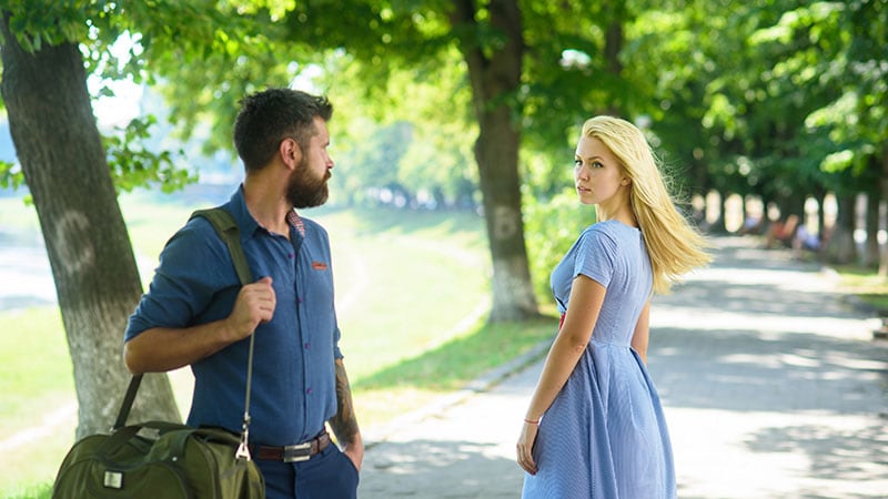 運命の出会いを感じる男性と女性