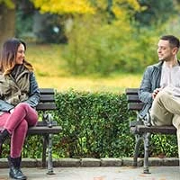 公園で出会った男女