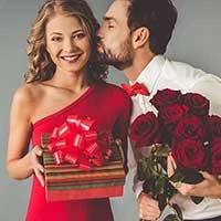 好きな人に花束を贈る男性